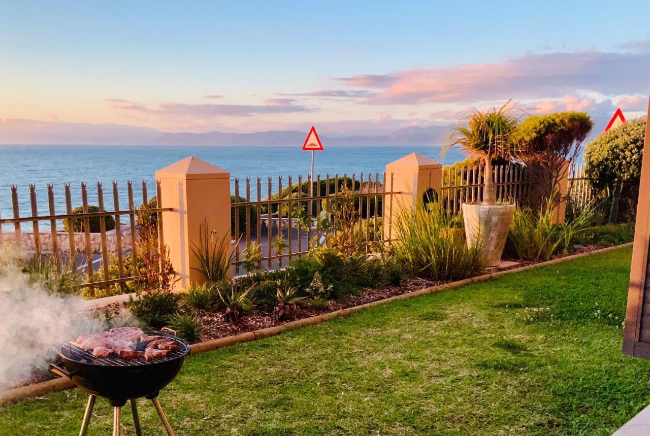 Sage At Whale Cove - Sea Facing Apartment De Kelders Extérieur photo