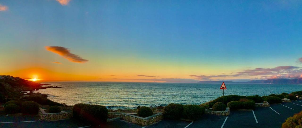 Sage At Whale Cove - Sea Facing Apartment De Kelders Extérieur photo